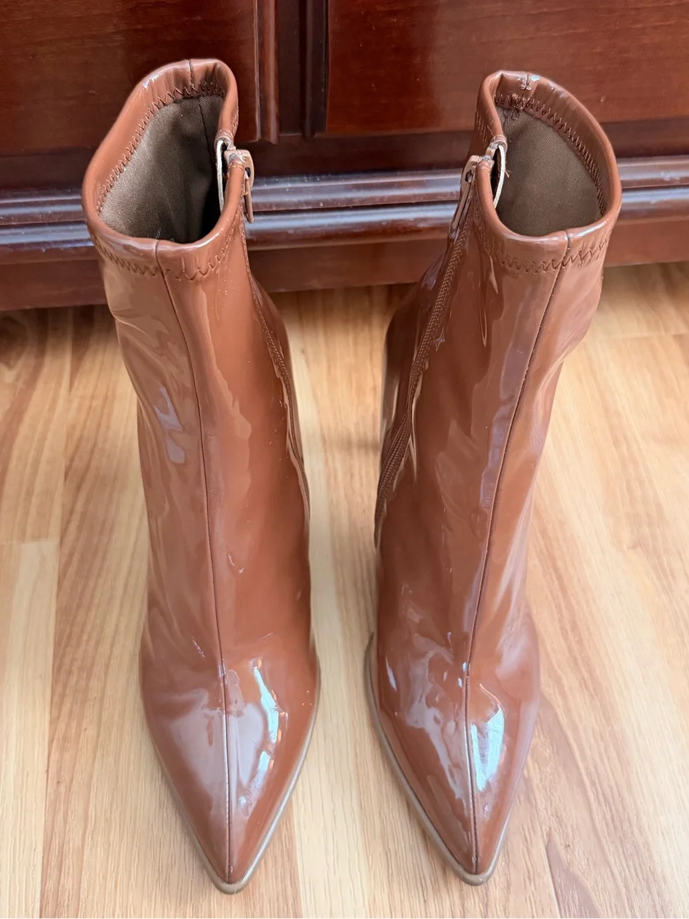 Women's Patent Pointed-Toe Ankle Boots in Brown👢